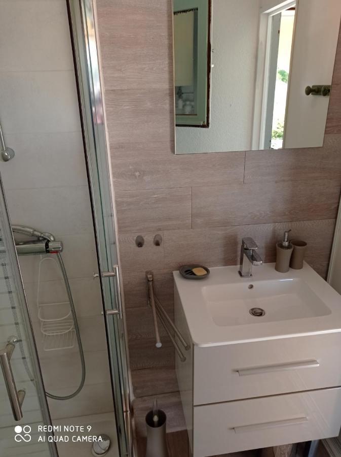 Un Nid D'amour En Provence à Deux Pas De La Apartamento Cogolin